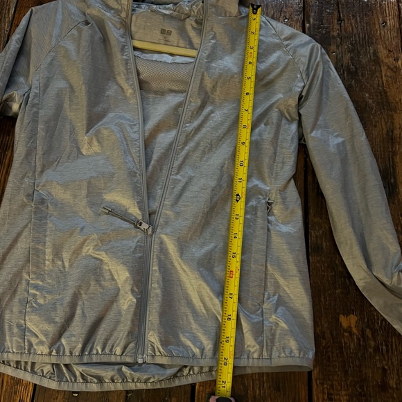 UNIQLO Pocketable Wind Breaker XS - Picture 11 of 15